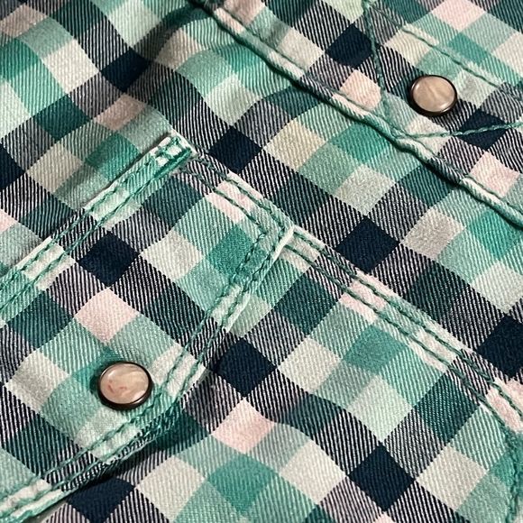 The North Face button down plaid shirt - Picture 5 of 9